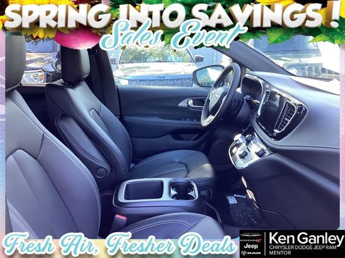 New 2026 Chrysler Pacifica Select AWD/4WD image 19