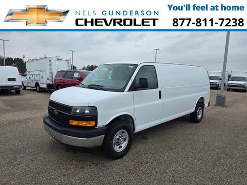 New 2026 Chevrolet Express 3500 Extended RWD image 2