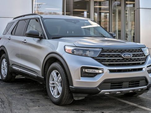 Used 2023 Ford Explorer XLT w/ Equipment Group 202A image 10