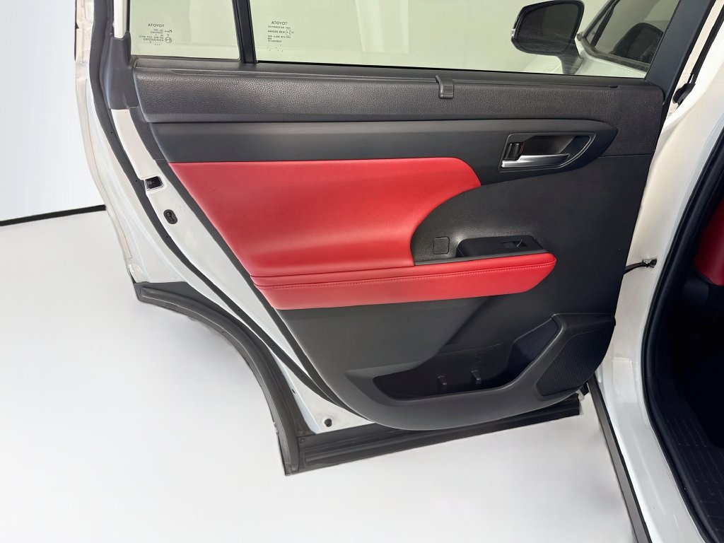 Used 2022 Toyota Highlander XSE FWD image 27