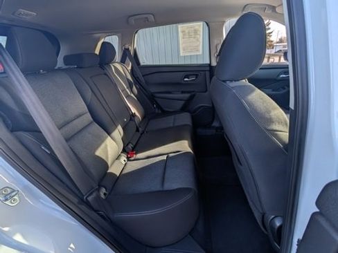 Used 2024 Nissan Rogue SV image 28