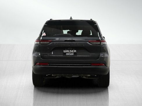 Used 2024 Jeep Grand Cherokee Altitude image 4