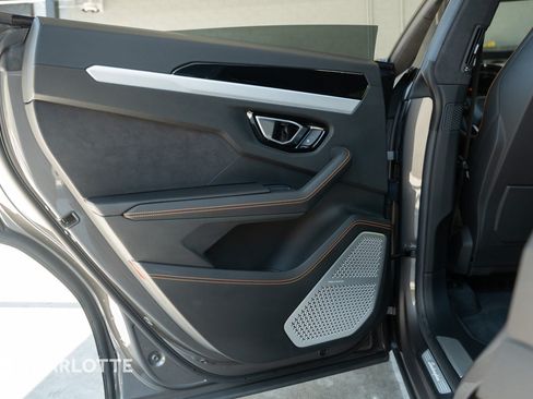 Used 2021 Lamborghini Urus AWD/4WD image 33