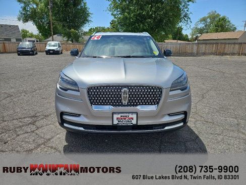 Used 2024 Lincoln Aviator Reserve AWD/4WD image 2