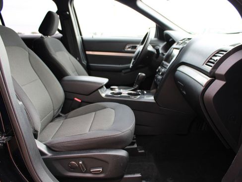 Used 2018 Ford Explorer XLT w/ Equipment Group 201A AWD/4WD image 46