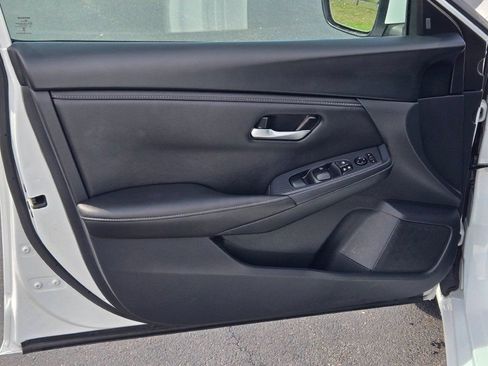 Used 2024 Nissan Sentra SV FWD image 19