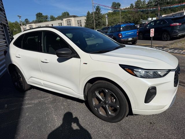 Used 2024 Ford Escape ST-Line w/ Tech Pack #1 AWD/4WD image 11