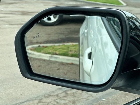 Used 2025 Ford Explorer ST image 33