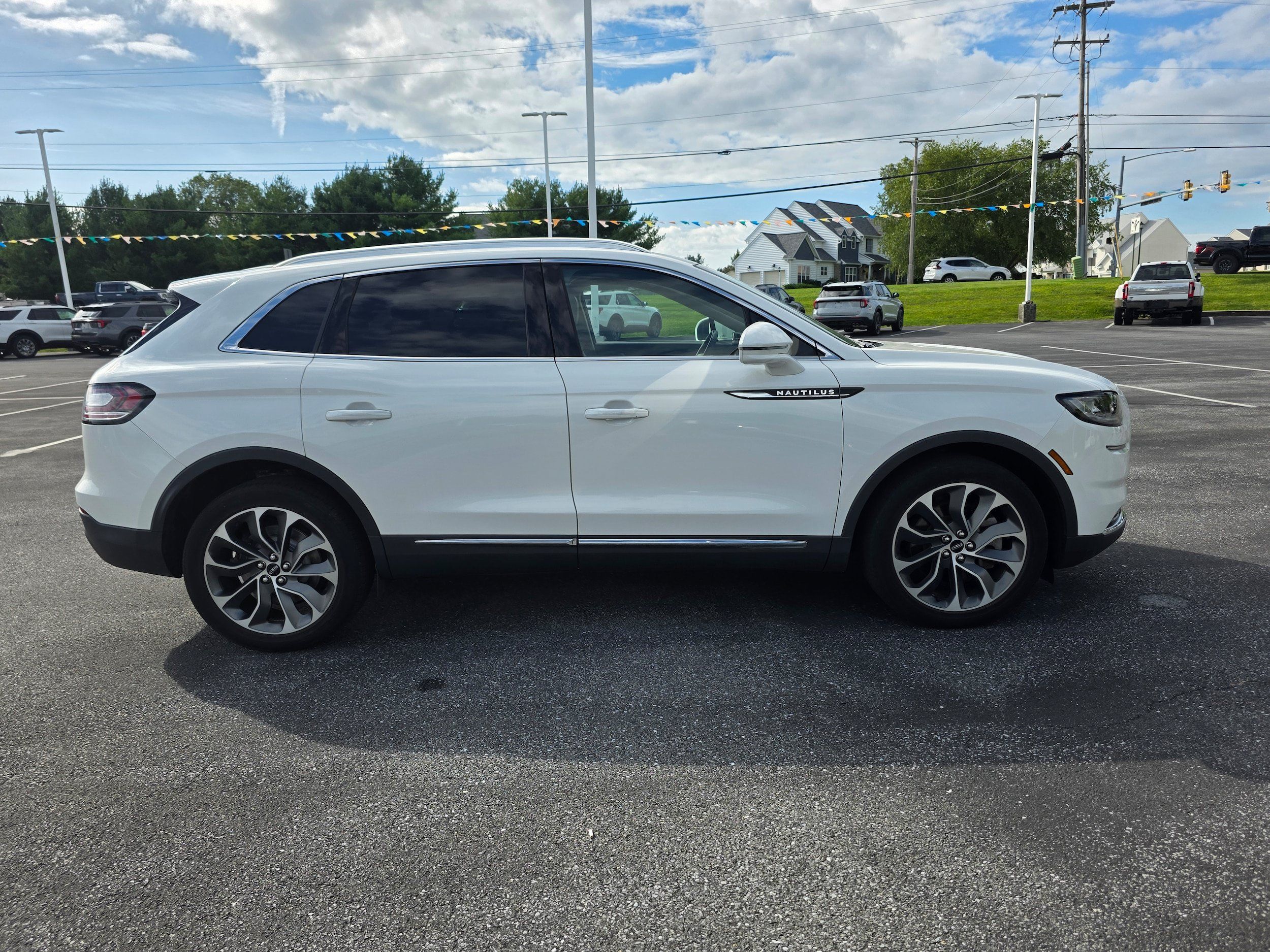 Used 2022 Lincoln Nautilus Reserve AWD/4WD image 6