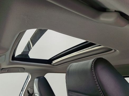 Used 2021 Toyota RAV4 XLE Premium image 14