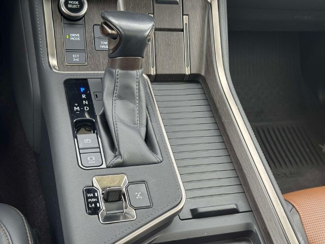 Used 2024 Lexus GX 550 w/ Accessory Package (2T) AWD/4WD image 38