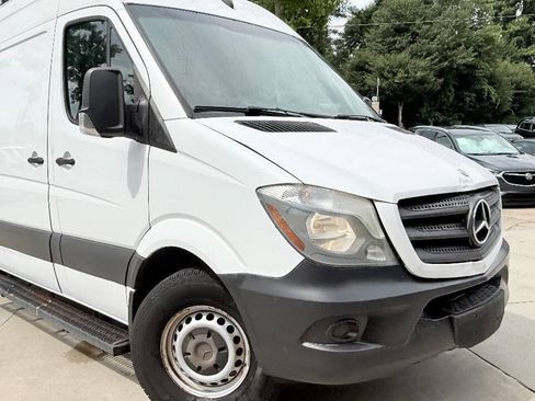 Used 2015 Mercedes-Benz Sprinter 2500 image 3