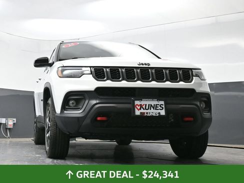 Used 2025 Jeep Compass Trailhawk AWD/4WD image 53