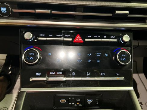 Used 2024 Hyundai Santa Fe SEL FWD image 17