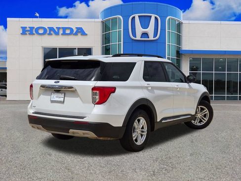 Used 2023 Ford Explorer XLT w/ Equipment Group 202A RWD image 3