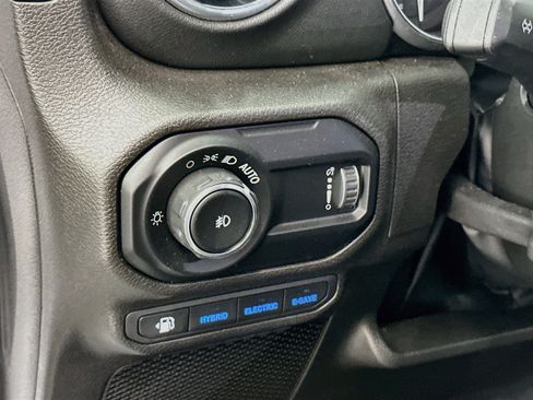Used 2023 Jeep Wrangler Unlimited Sahara w/ Cold Weather Group AWD/4WD image 17