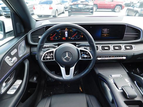 Used 2020 Mercedes-Benz GLE 350 GLE 350 4MATIC Sport Utility 4 w/ Premium Package image 16