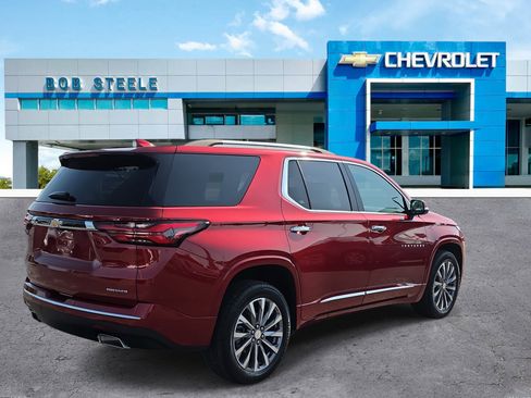 Used 2023 Chevrolet Traverse Premier FWD image 4