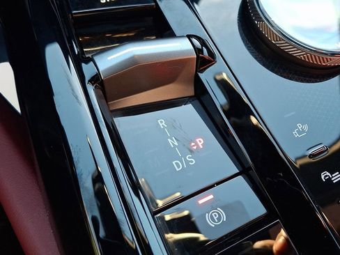 Used 2025 BMW 530i xDrive w/ M Sport Package image 16