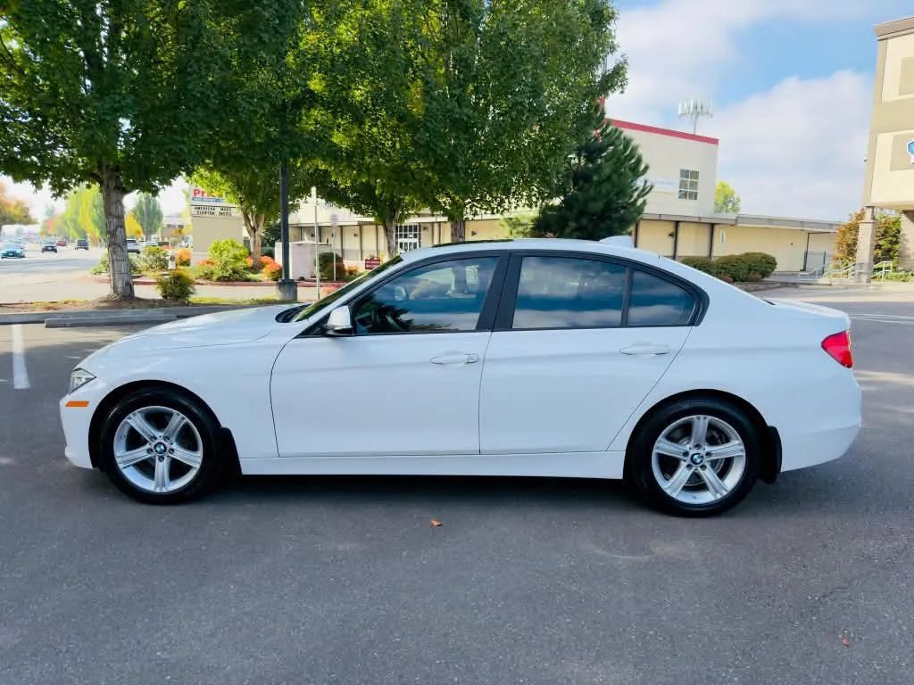 Used 2015 BMW 320i xDrive Sedan AWD/4WD image 2