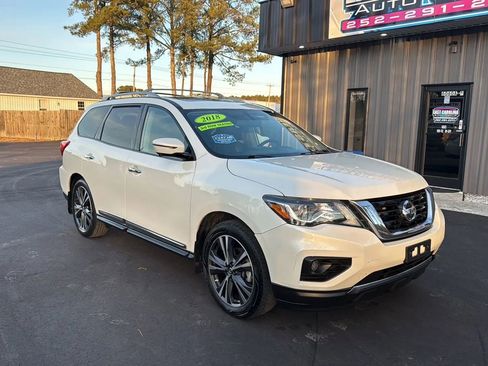 Used 2018 Nissan Pathfinder Platinum image 2