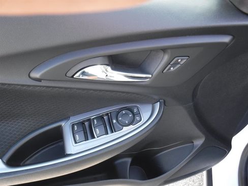 Used 2023 Chevrolet Malibu LT image 9