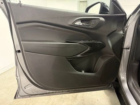 Certified 2024 Chevrolet Trax RS w/ Driver Confidence Package image 8