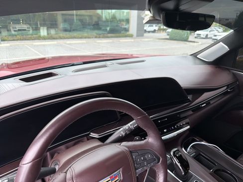 Used 2021 Cadillac Escalade Premium Luxury Platinum AWD/4WD image 4