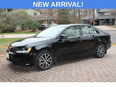 Used 2017 Volkswagen Jetta SE image 1