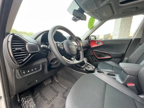 Used 2025 Kia Soul GT-Line w/ GT-Line Technology Package FWD image 11