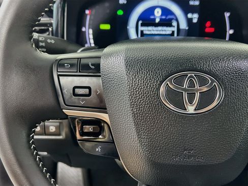 Used 2025 Toyota Camry SE FWD image 18
