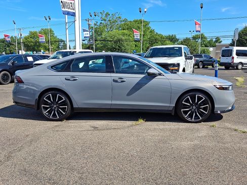 Used 2023 Honda Accord Touring image 8