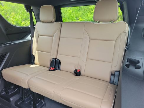 Used 2023 Chevrolet Tahoe Premier AWD/4WD image 17