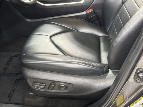 Used 2023 Toyota Highlander XLE FWD image 26