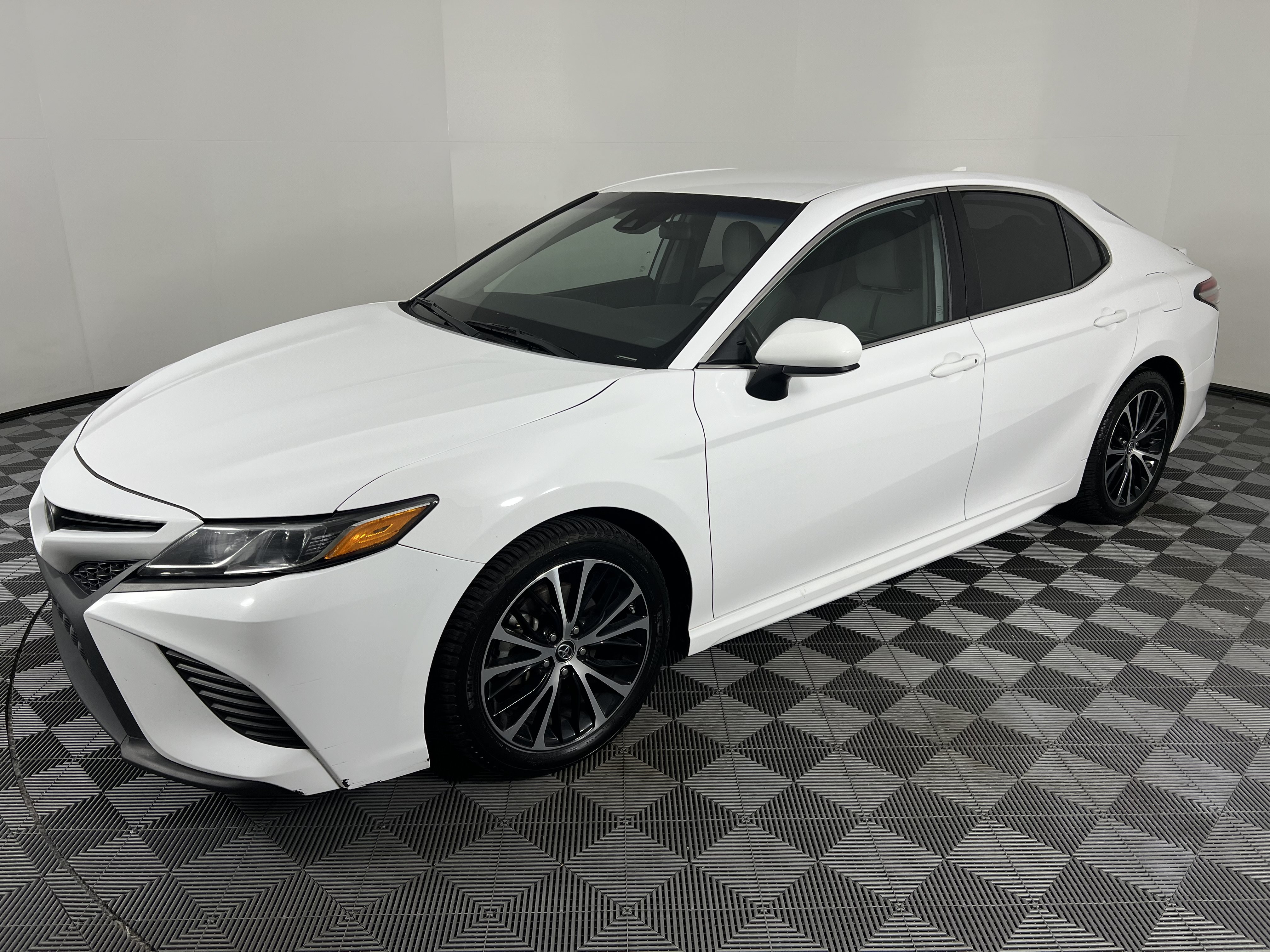 Used 2019 Toyota Camry SE FWD image 8
