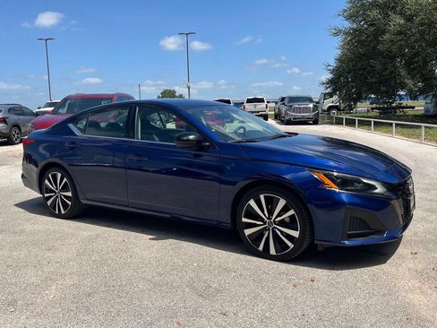 Used 2024 Nissan Altima 2.5 SR FWD image 3