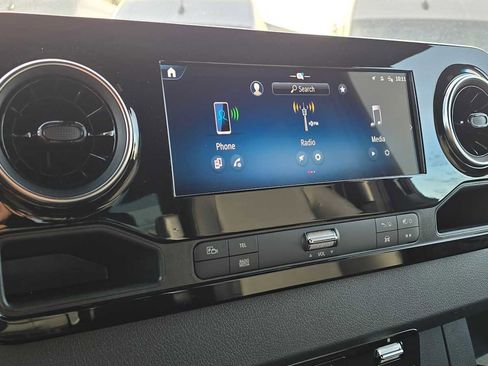 Used 2025 Mercedes-Benz Sprinter 2500 image 34