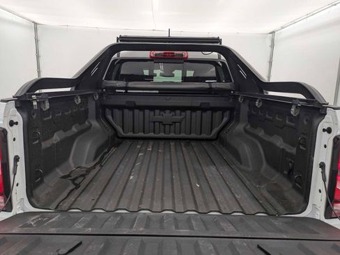 Used 2025 Chevrolet Colorado ZR2 w/ Midnight Edition AWD/4WD image 33