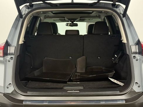 Used 2023 Nissan Rogue SL w/ SL Premium Package image 11
