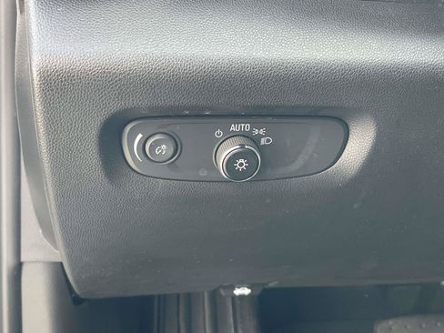 Used 2022 Chevrolet Traverse RS FWD image 21