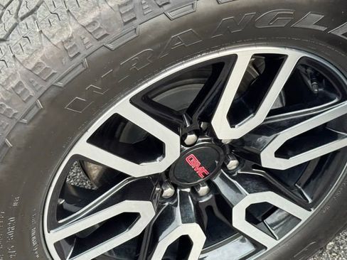 Used 2024 GMC Sierra 1500 AT4 w/ AT4 Premium Package image 13
