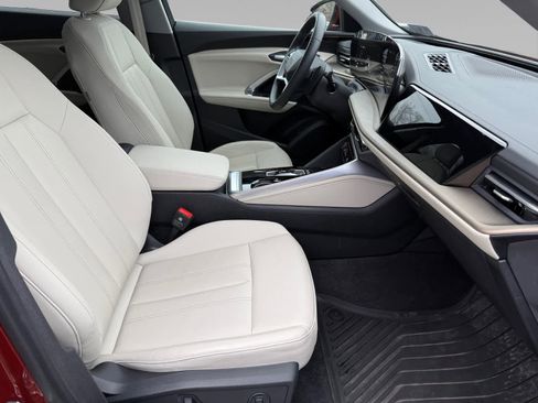 Certified 2025 Audi Q5 Premium w/ Convenience Package image 9