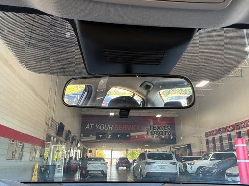 Used 2025 Nissan Sentra SV FWD image 18