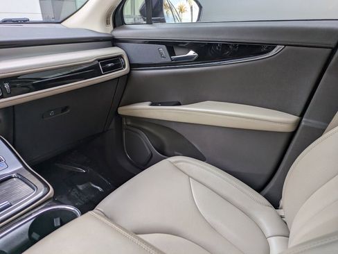 Used 2022 Lincoln Nautilus AWD w/ Premium Package image 19