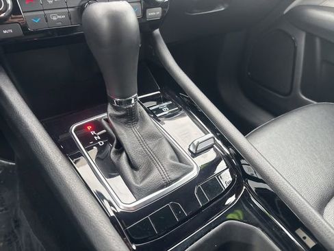 Used 2024 Jeep Compass Limited image 33