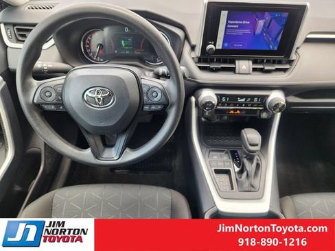 Used 2025 Toyota RAV4 XLE FWD image 27