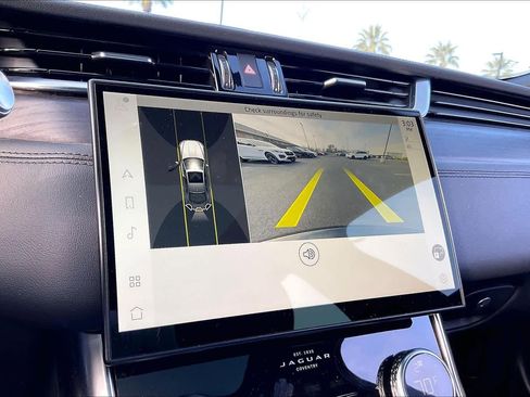 Used 2022 Jaguar XF SE image 23