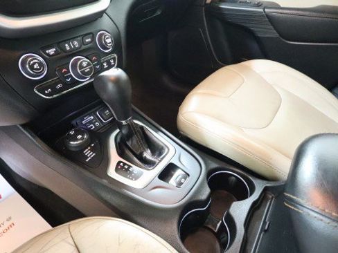 Used 2015 Jeep Cherokee Limited AWD/4WD image 18