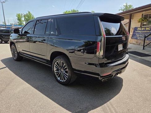 Used 2023 Cadillac Escalade ESV V AWD/4WD image 4