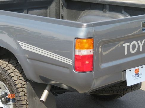Used 1992 Toyota Pickup Deluxe AWD/4WD image 13